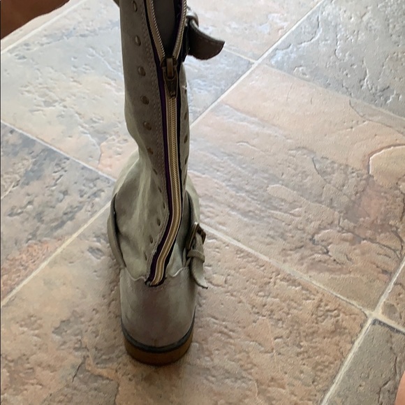 Boots - Picture 2 of 4